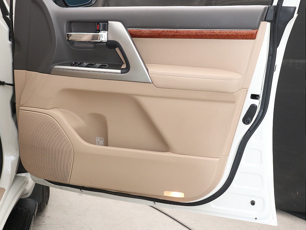 運転席ドアトリム！