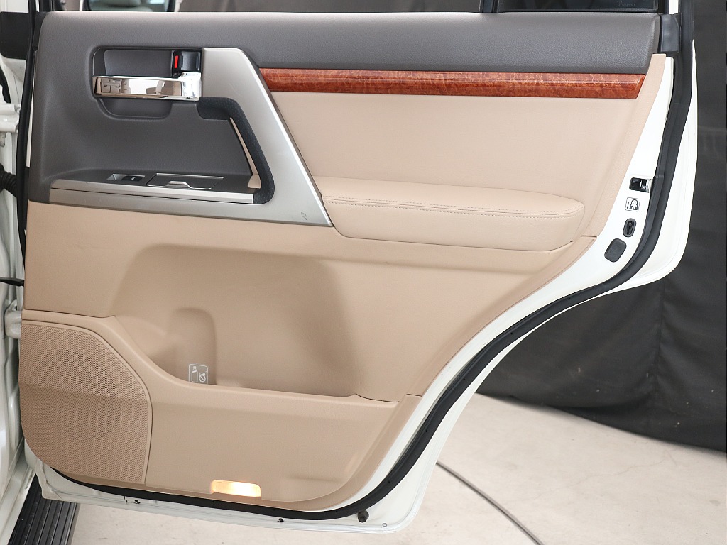 右後ろドアトリム！