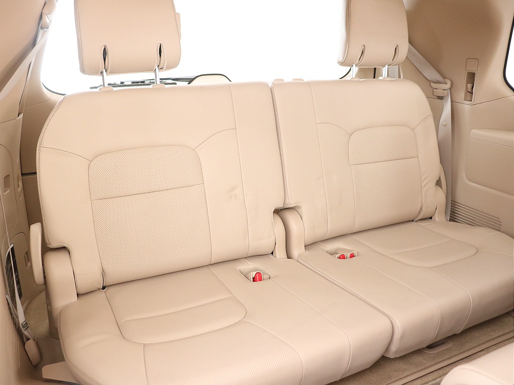 サードシートを広げれば8人乗りに様変わり！