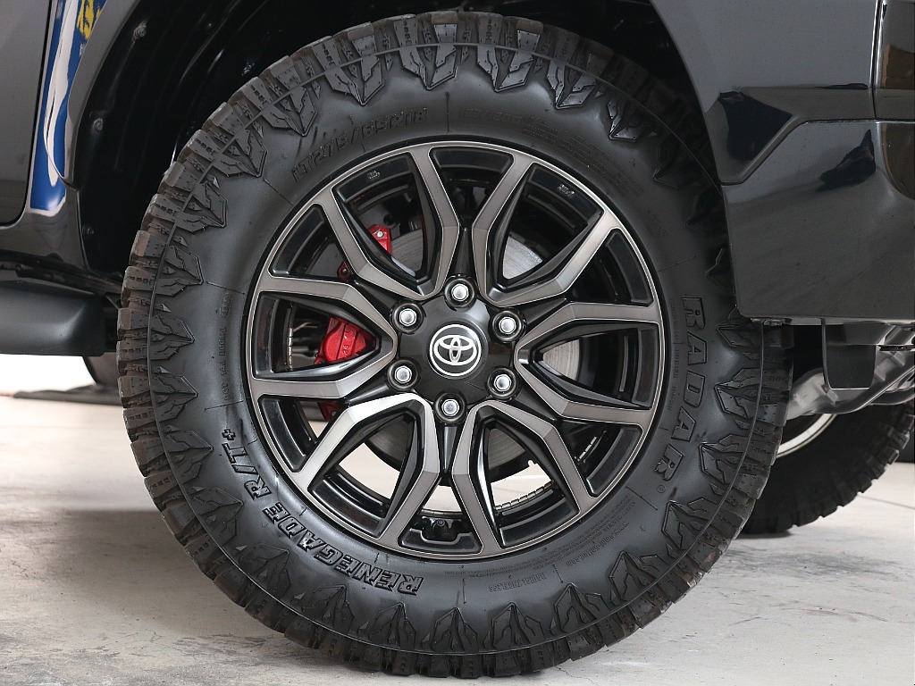 レネゲイドR/Tタイヤ！275/65R18サイズを装備