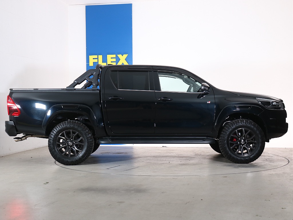 フロントリフトアップスペーサー装備！前下がりの車輛姿勢をフラットに近い状態に！