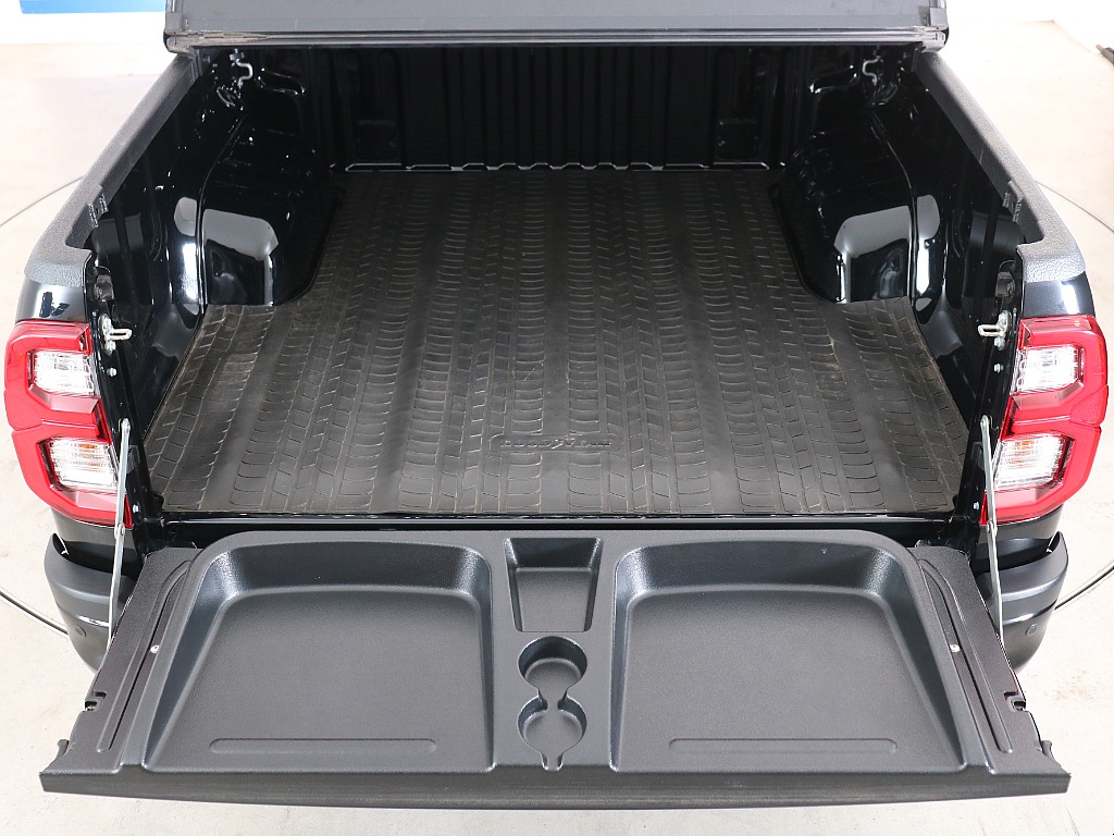 WINBO製ピクニックテーブル、テールゲートカバー装備！