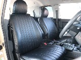 運転席は広々空間が広がっております！