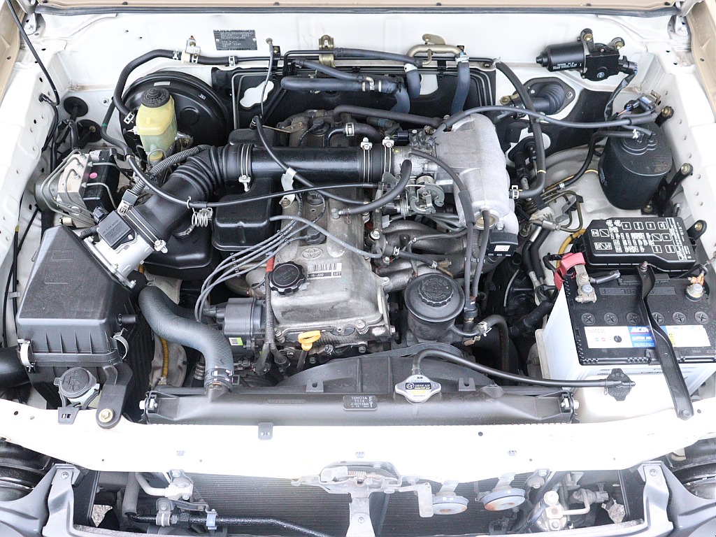 エンジンは２７００ｃｃガソリンエンジン！タイミングチェーン式ですので、長期的に見てもコスパの良いエンジンです！