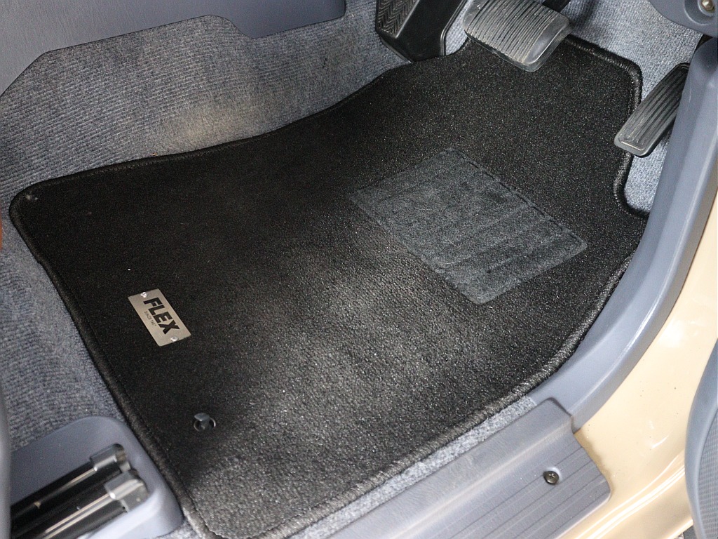 新品：フロアマット！