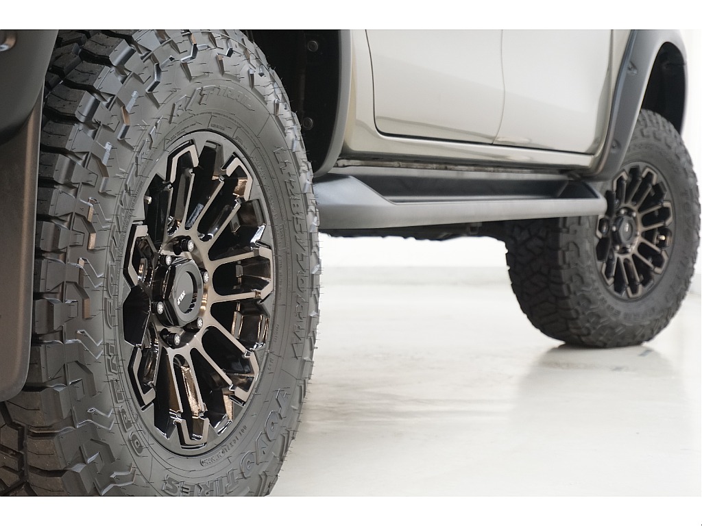 新品ＴＯＹＯオープンカントリーRT TRAILタイヤ×新品FLEX ORIGINAL XELF 02☆新品FLEX ORIGINAL ENHANCED NUTS BK☆
