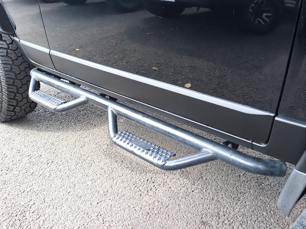 嬉しいサイドステップ装備車両！