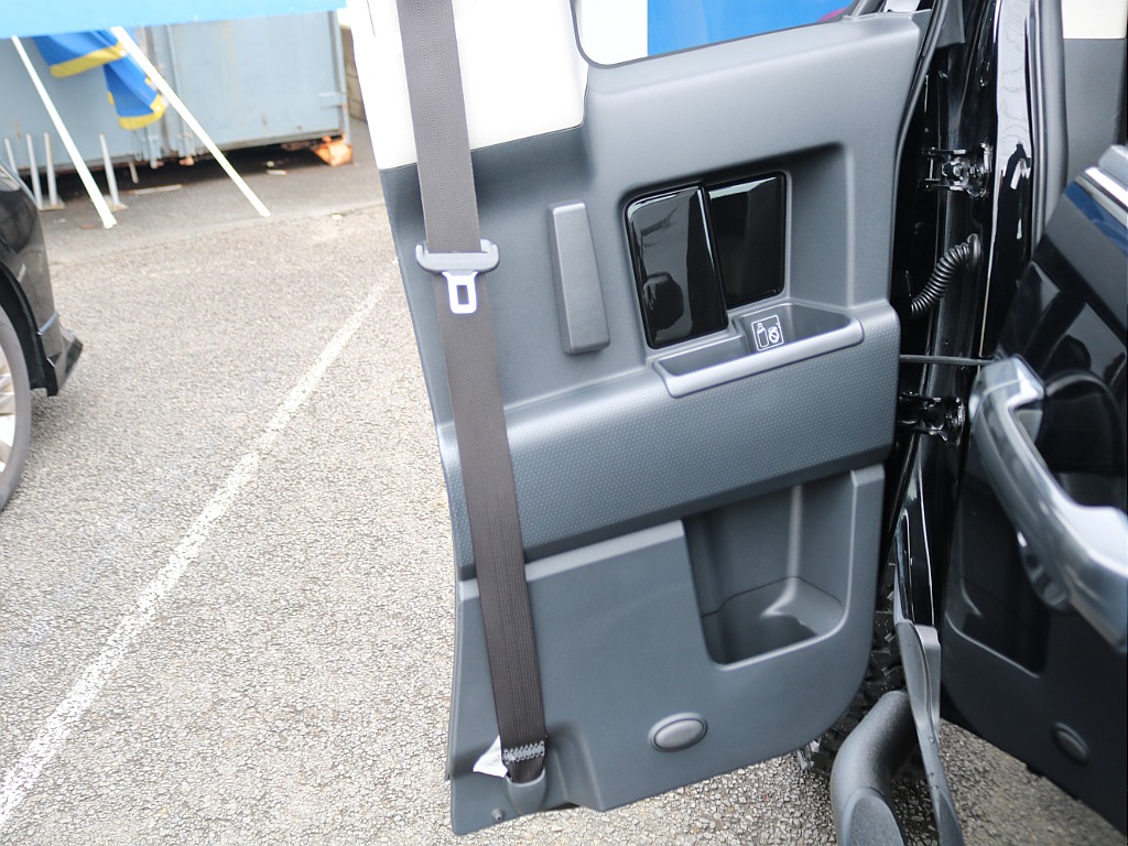 ＦＬＥＸグループは「すべての人に愛車を」をコンセプトに車種別に全国展開中！愛車と一緒に、ライフスタイルを充実させてもらいたいという思いで、ランクル仙台泉店では皆様のご要望になんでもお応えします♪