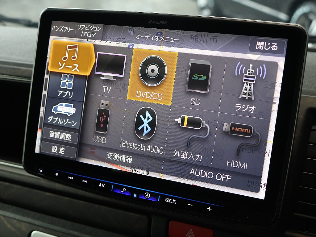 BluetoothやCD、DVD、TVなど使用可能で運転中も快適に過ごせます！！