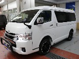 新車ハイエースワゴンＧＬ２７００ガソリン４ＷＤリラクシングシートアレンジツインナビパッケージ完成！！人気のアゲ系カスタム済み！！アウトドア、雪道に最適な４ＷＤ！！