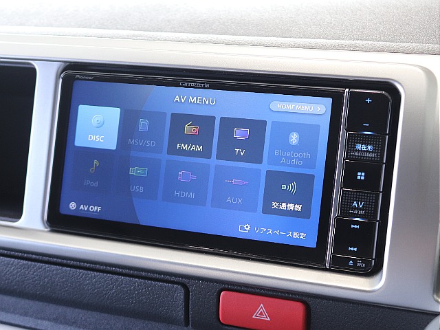 BluetoothやCD、DVD、TVなど使用可能で運転中も快適に過ごせます！！