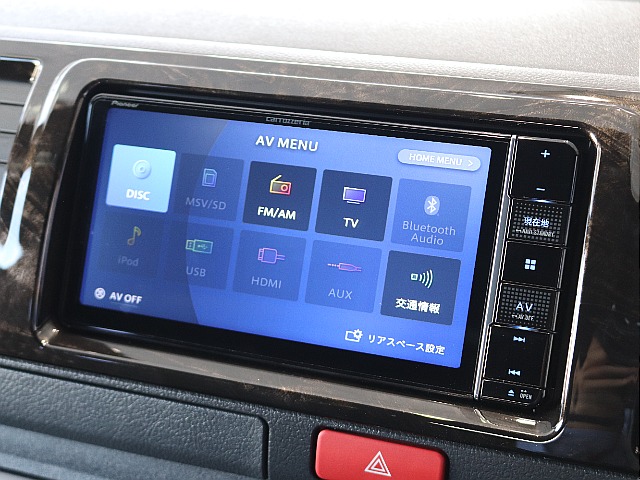 BluetoothやCD、DVD、TVなど使用可能で運転中も快適に過ごせます！！