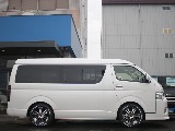 小窓を装備しております！車内換気の際などに使用して頂くことが出来ます！