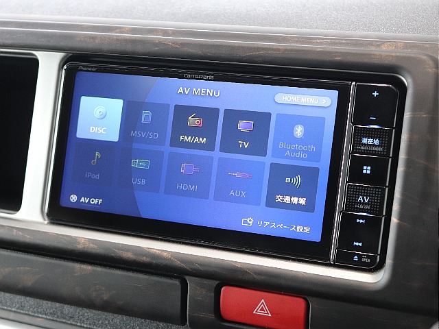 BluetoothやCD、DVD、TVなど使用可能で運転中も快適に過ごせます！！