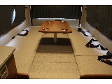 ３名就寝が可能なベットスペースはセンターテーブルも同時使用がＯＫ！