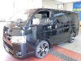 新車ハイエースＶダークプライムⅡ２０００ガソリン２ＷＤナビパッケージ入庫！！ＦＬＥＸオリジナルパーツでカスタムした1台！！両側パワースライドドア装備！！