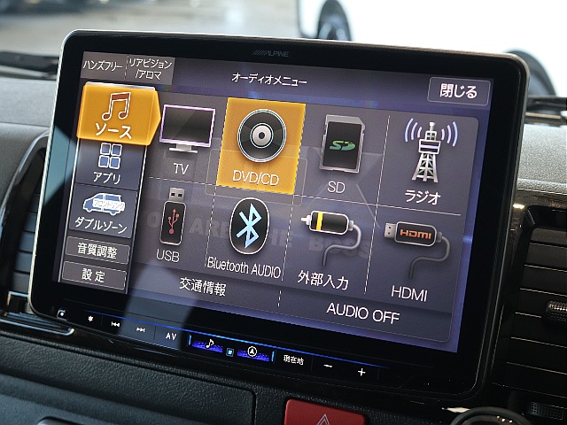 BluetoothやCD、DVD、TVなど使用可能で運転中も快適に過ごせます！！