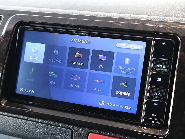 BluetoothやCD、DVD、TVなど使用可能で運転中も快適に過ごせます！！