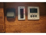 デジタル電圧計とスイッチパネル