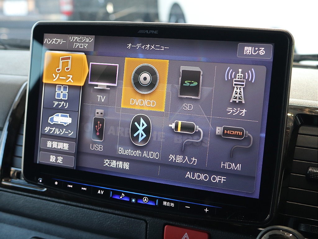 BluetoothやCD、TVなど使用可能で運転中も快適に過ごせます！！