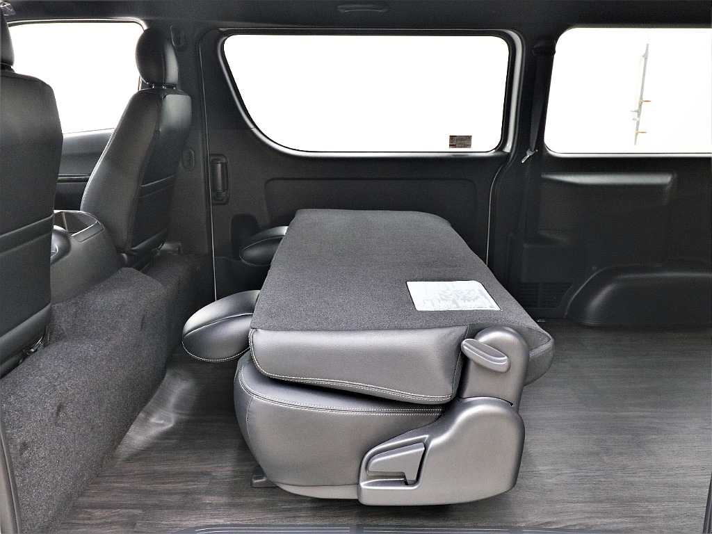 作業用・車中泊用ベッドキットの追加カスタムも可能です！