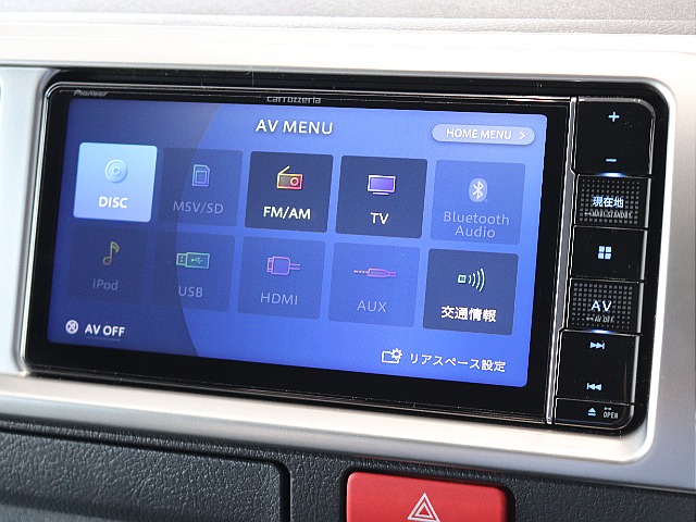 BluetoothやCD、DVD、TVなど使用可能で運転中も快適に過ごせます！！