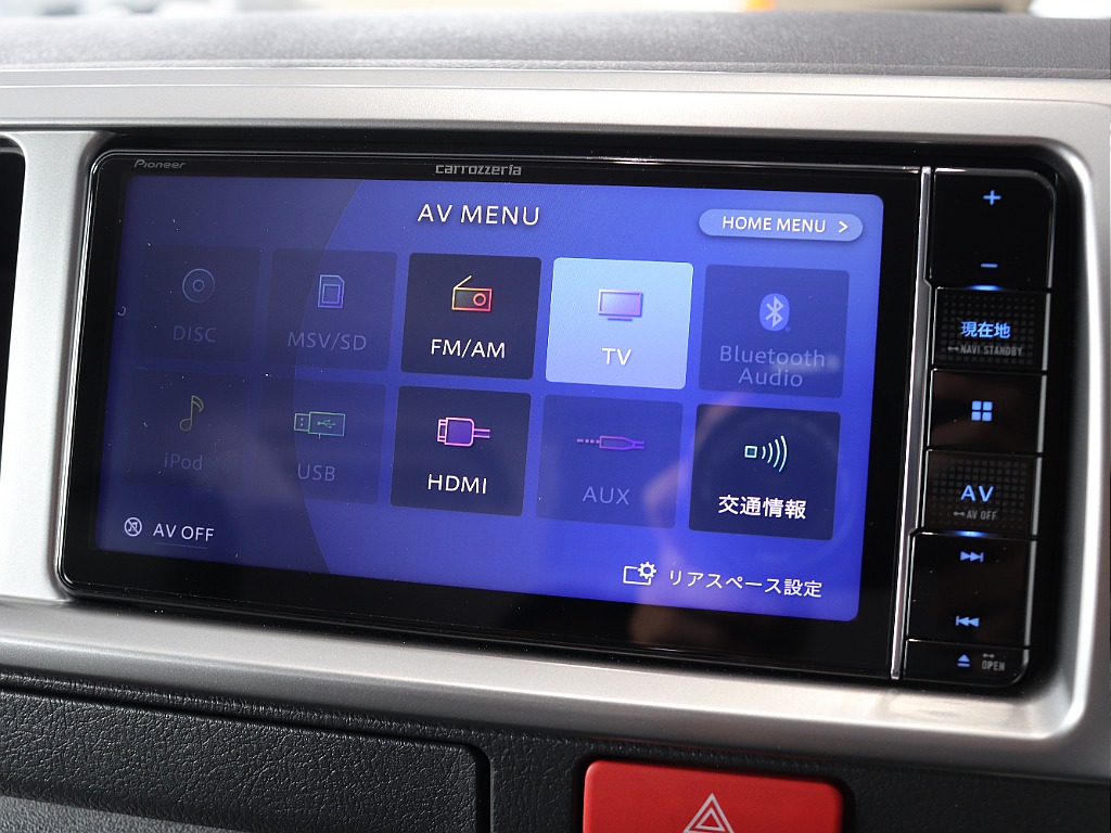 BluetoothやCD、DVD、TVなど使用可能で運転中も快適に過ごせます！！