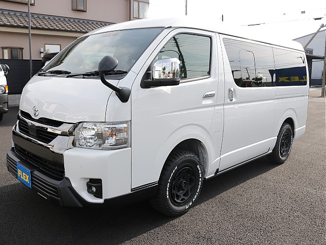 新車ハイエースＶダークプライムⅡ２７００ワイドＶ４ＷＤ入庫！！人気のアゲ系カスタム済みアルパイン１１インチナビビルトインＥＴＣ２．０ＨＤＭＩソケット装備！！オリジナルタイプⅡベットＫＩＴ装着済み！！