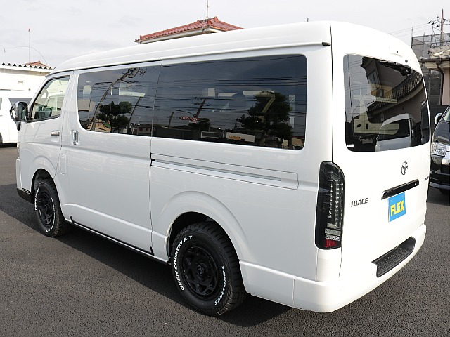 新車ハイエースＶダークプライムⅡ２７００ワイドＶ４ＷＤ入庫！！人気のアゲ系カスタム済みアルパイン１１インチナビビルトインＥＴＣ２．０ＨＤＭＩソケット装備！！オリジナルタイプⅡベットＫＩＴ装着済み！！