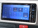 BluetoothやCD、DVD、TVなど使用可能で運転中も...