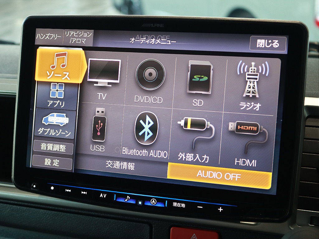 BluetoothやCD、DVD、TVなど使用可能で運転中も快適に過ごせます！！