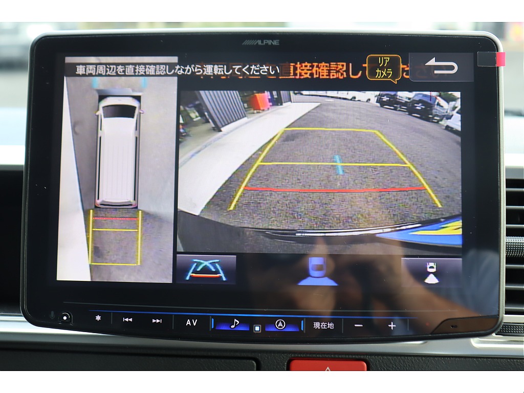 ３６０度車両周辺が確認可能なパノラミックビューモニターも装備！画面切り替えでフロント左右の確認も可能です♪