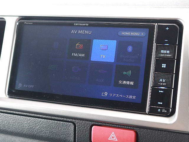 BluetoothやCD、DVD、TVなど使用可能で運転中も快適に過ごせます！！