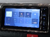 BluetoothやCD、DVD、TVなど使用可能で運転中も...