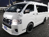 新車ハイエースワゴンＧＬ２７００ガソリン２ＷＤリア全面床張り施工済みスマートベットＫＩＴ装備！！オリジナル１７インチアルミＳＥＴ１．５インチローダウンオリジナルＬＥＤテールパイオニアツインナビ装備