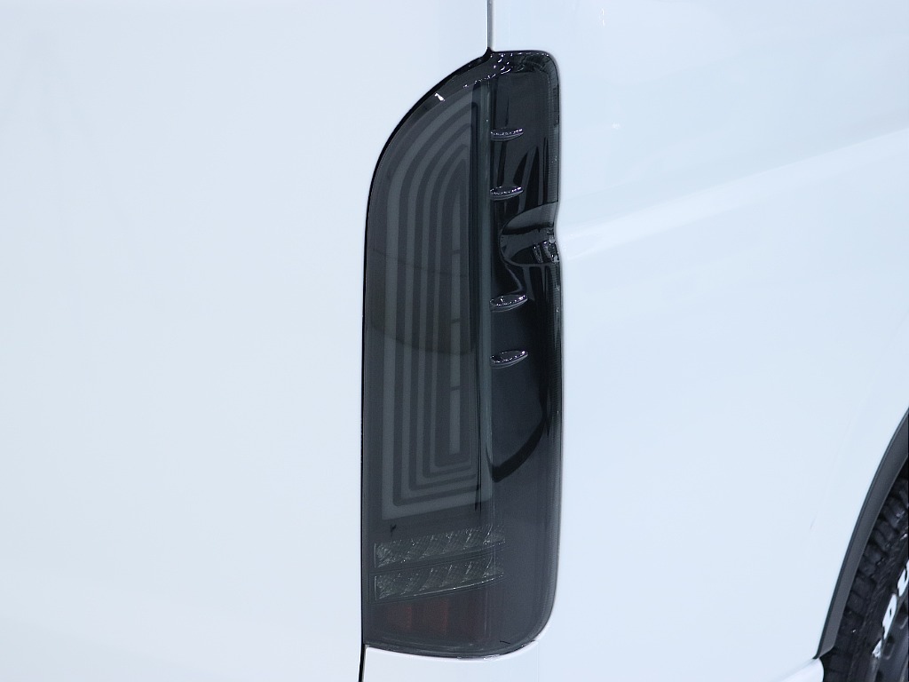 FLEXオリジナルNEOTRACEテールランプ付き！