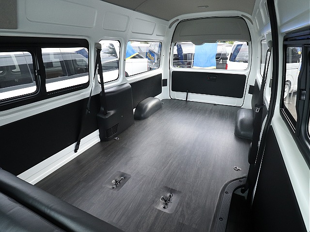 スーパーロングバンが入庫致しました♪ベッドキット装着予定です♪