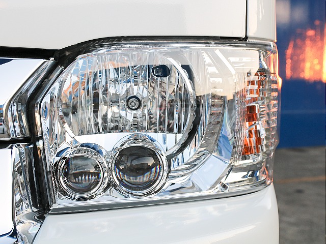 夜間の走行も安心のLEDヘッドランプ付き！！