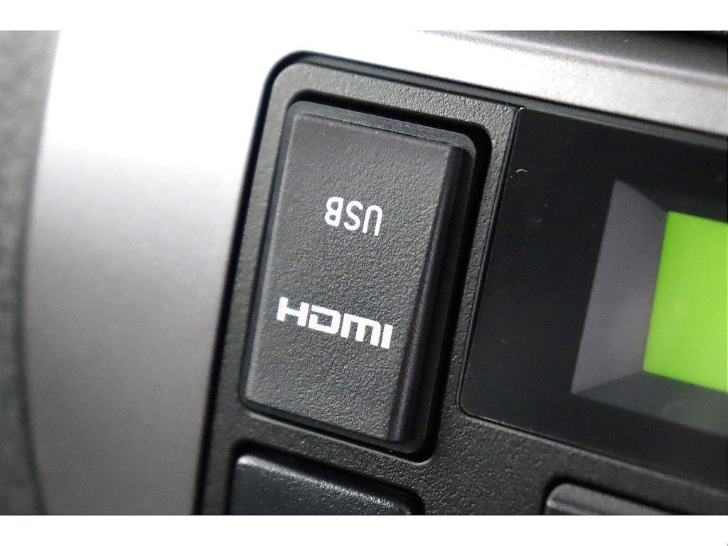 HDMI/USBポート装着でスマホミラーリングも可能！
