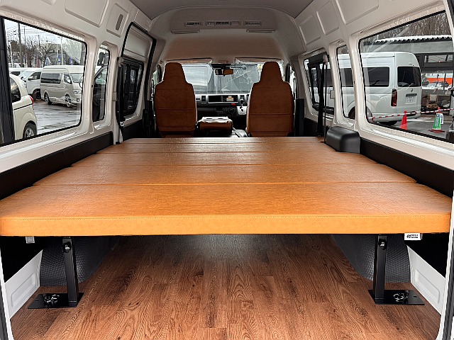 ベッドキット付きの車中泊仕様です♪