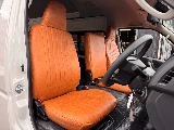 フロントシートは3名掛けとなっております♪