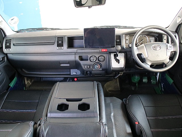 運転席周りのお写真になります！DX　GLパッケージのお車ですので、6人乗車可能です！