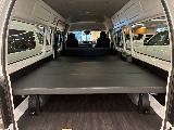 トヨタ ハイエースバン(2枚目)