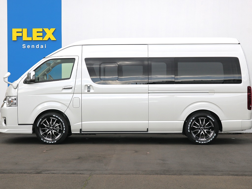 寒冷地仕様車なのでスライドドアには凍結防止のゴムモール付