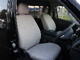 運転席助手席には同素材のシートカバー装着済み！！内装のお洒落な雰囲気にピッタリ♪