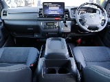 運転席周り☆　ダークプライムⅡ専用内装であるウッドパネル、ステアリング、シフトノブ装備！ 高級感のある内装です♪