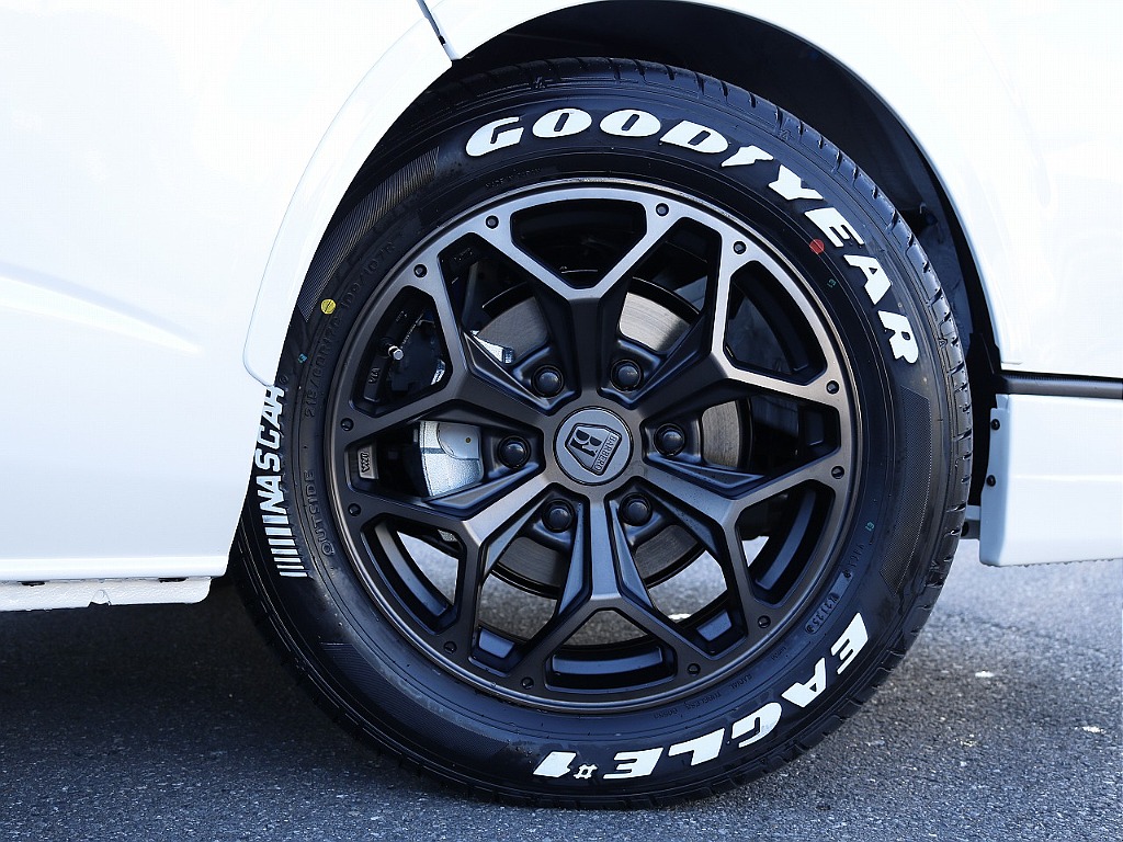 新作ホイール　BARBELO　STYLING　HEX　17インチホイール☆　グッドイヤーのホワイトレタータイヤとの相性も抜群です♪