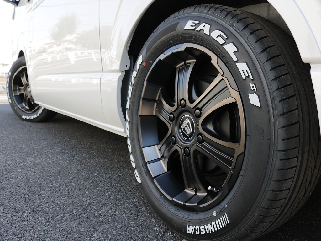 オリジナルバルベロディープス１７インチアルミ装着済み！！