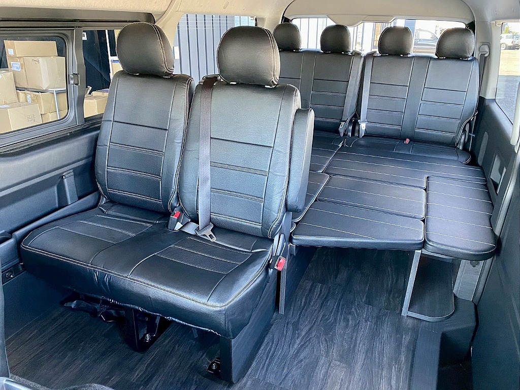 トヨタ ハイエース(3枚目)