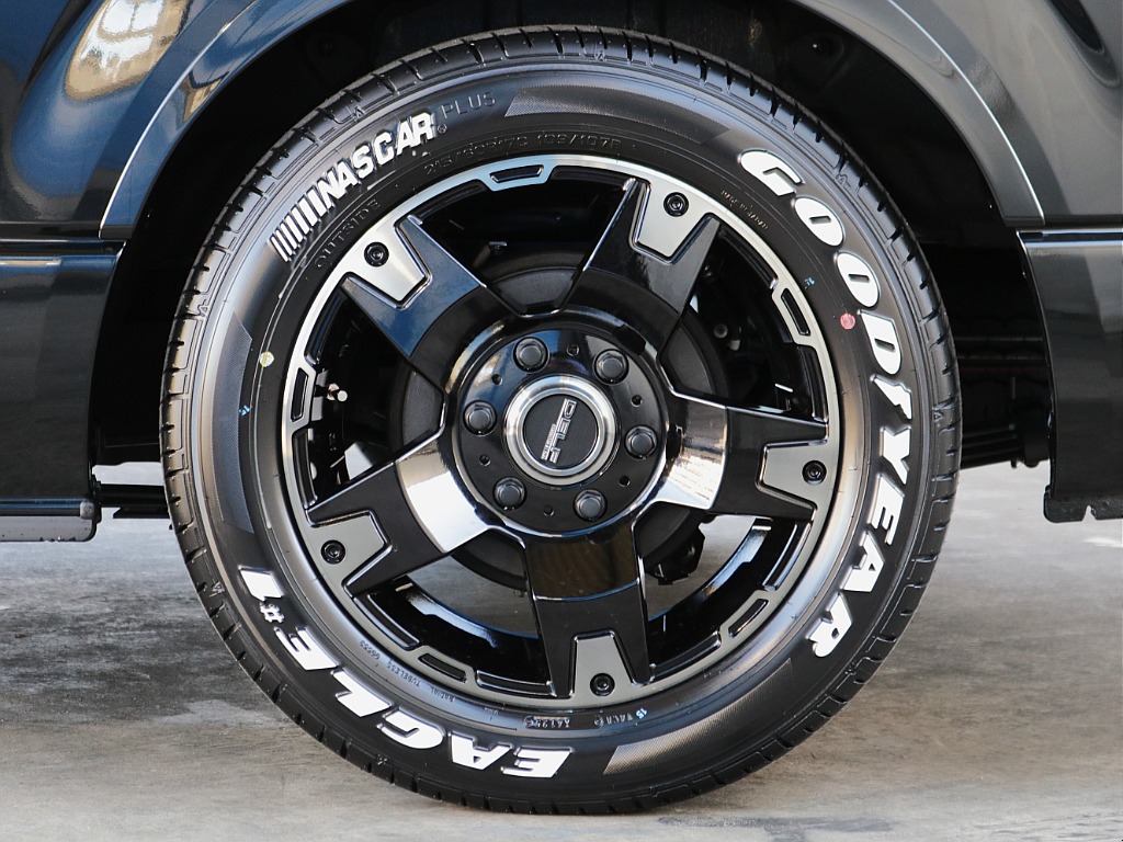 オリジナル１７インチアルミホイール・グッドイヤーナスカータイヤ
